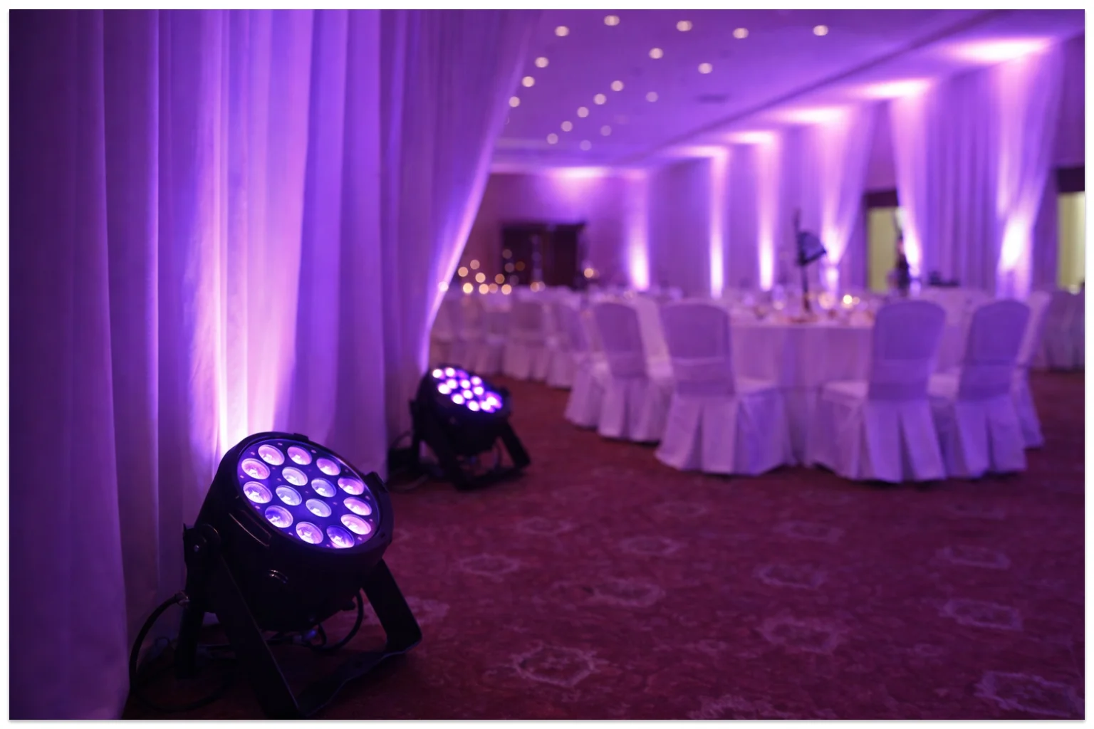 Arriendo de luces para fiestas y eventos con trípode spider en Santiago
